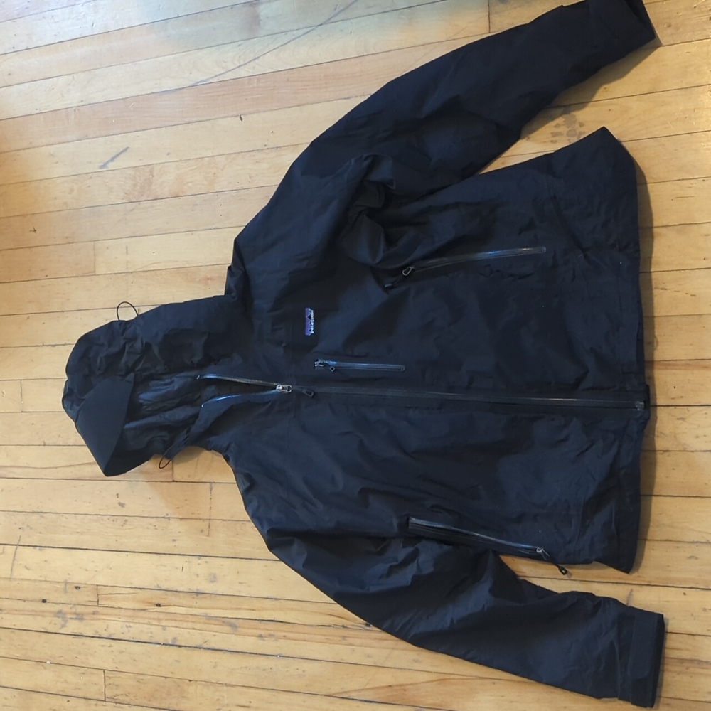 Patagonia Insulated Women's Large Rain Jacket, Black